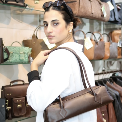 Lady carrying leteckel leather bag